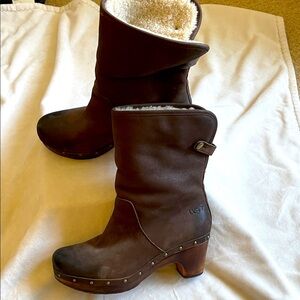 UGG Lynnea Women's Dark Brown Shearling-Lined Clogs